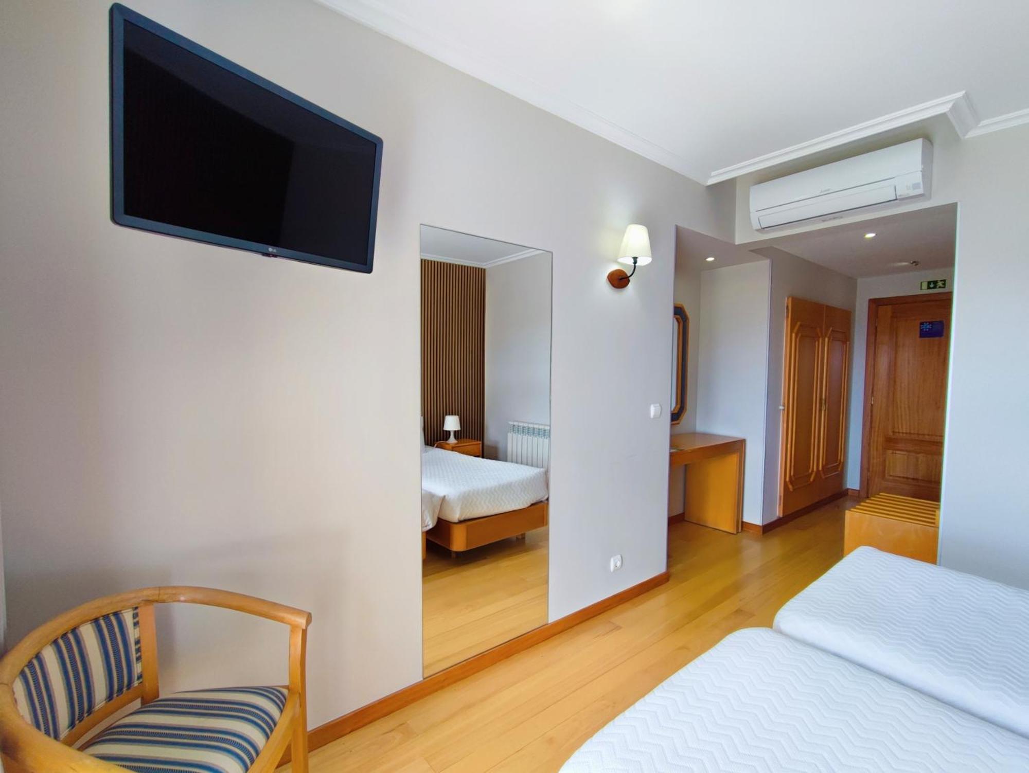 Hotel Miracastro Castro Laboreiro Exterior photo